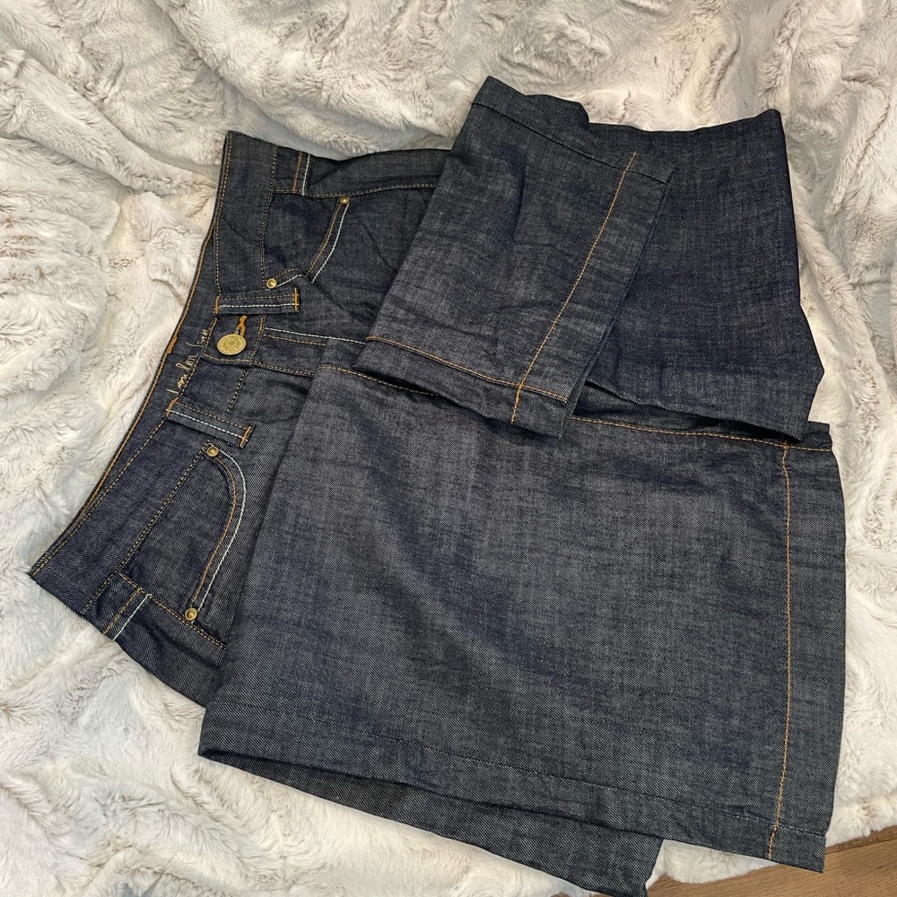 London Jean Women’s size 6 wide leg jeans. Dark blue wash, lightweight, NWOT